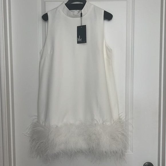 NEVER WORN ** NEW WITH TAGS WHITE FEATHER MINI - Picture 5 of 8